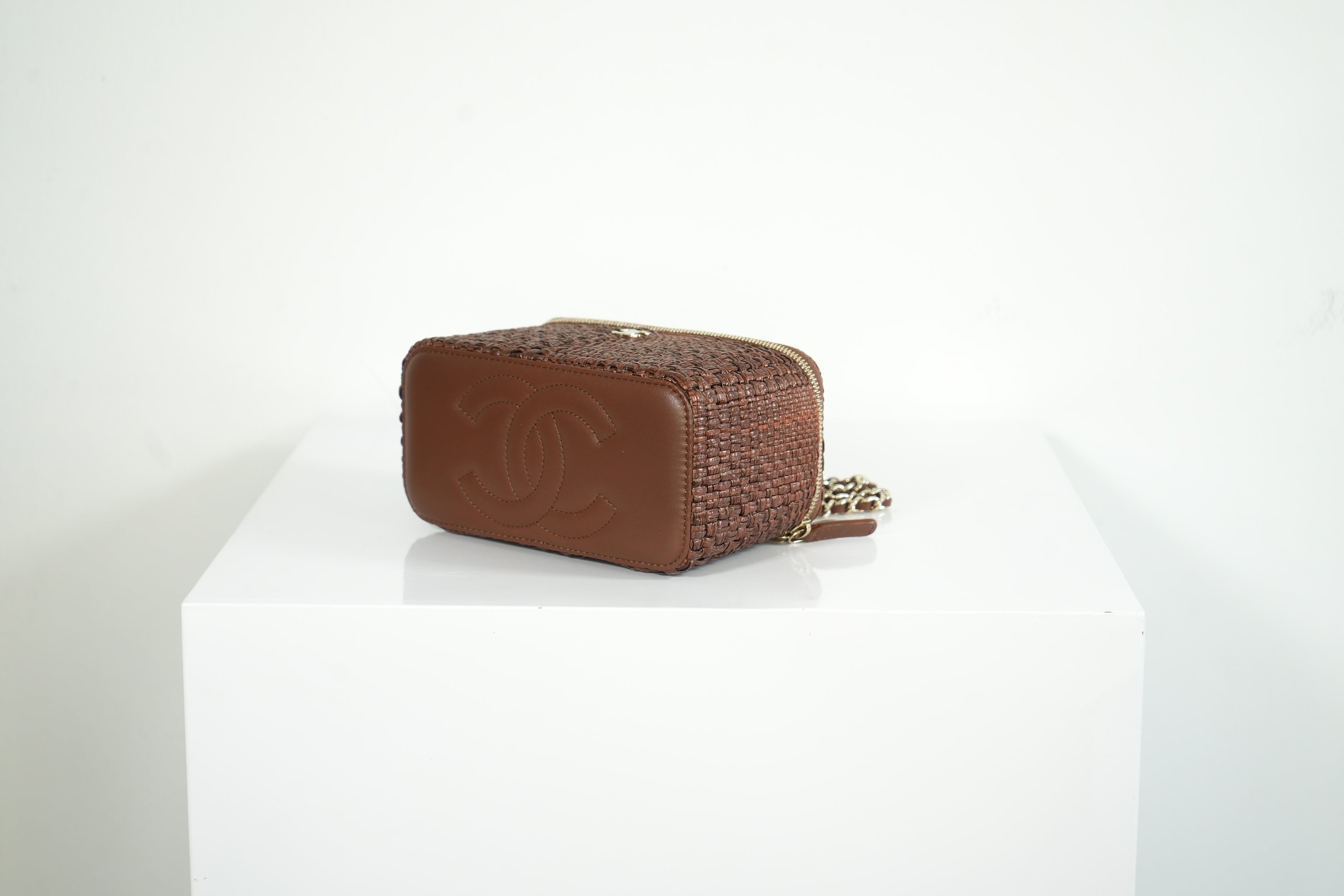 Chanel Classic brown raffia Vanity with chain (full set)