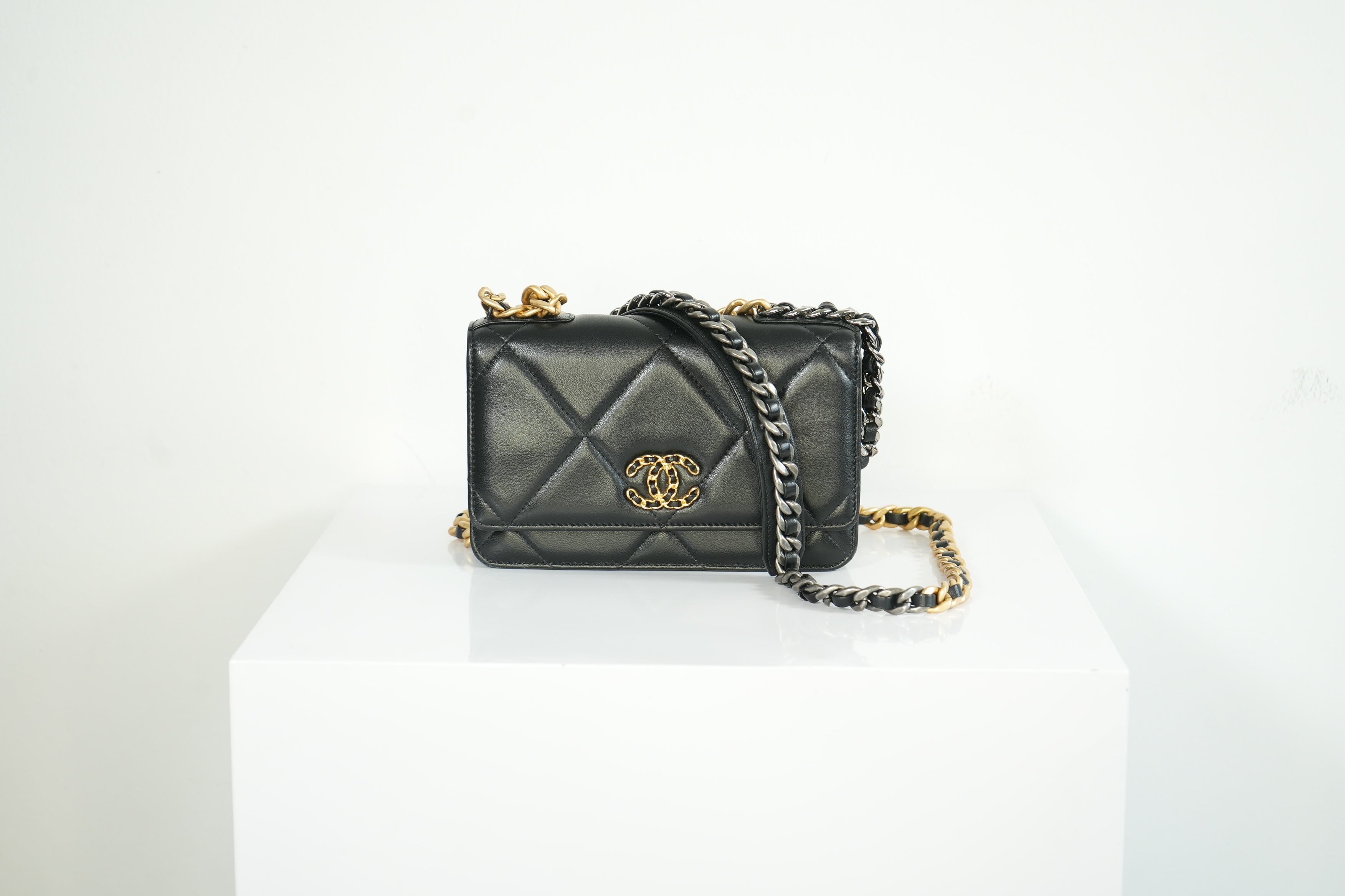 Chanel 19 Black Quilted Lambskin Wallet On Chain