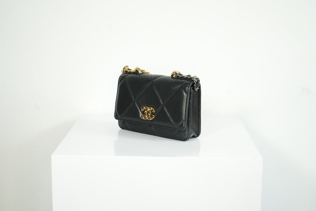 Chanel 19 Black Quilted Lambskin Wallet On Chain