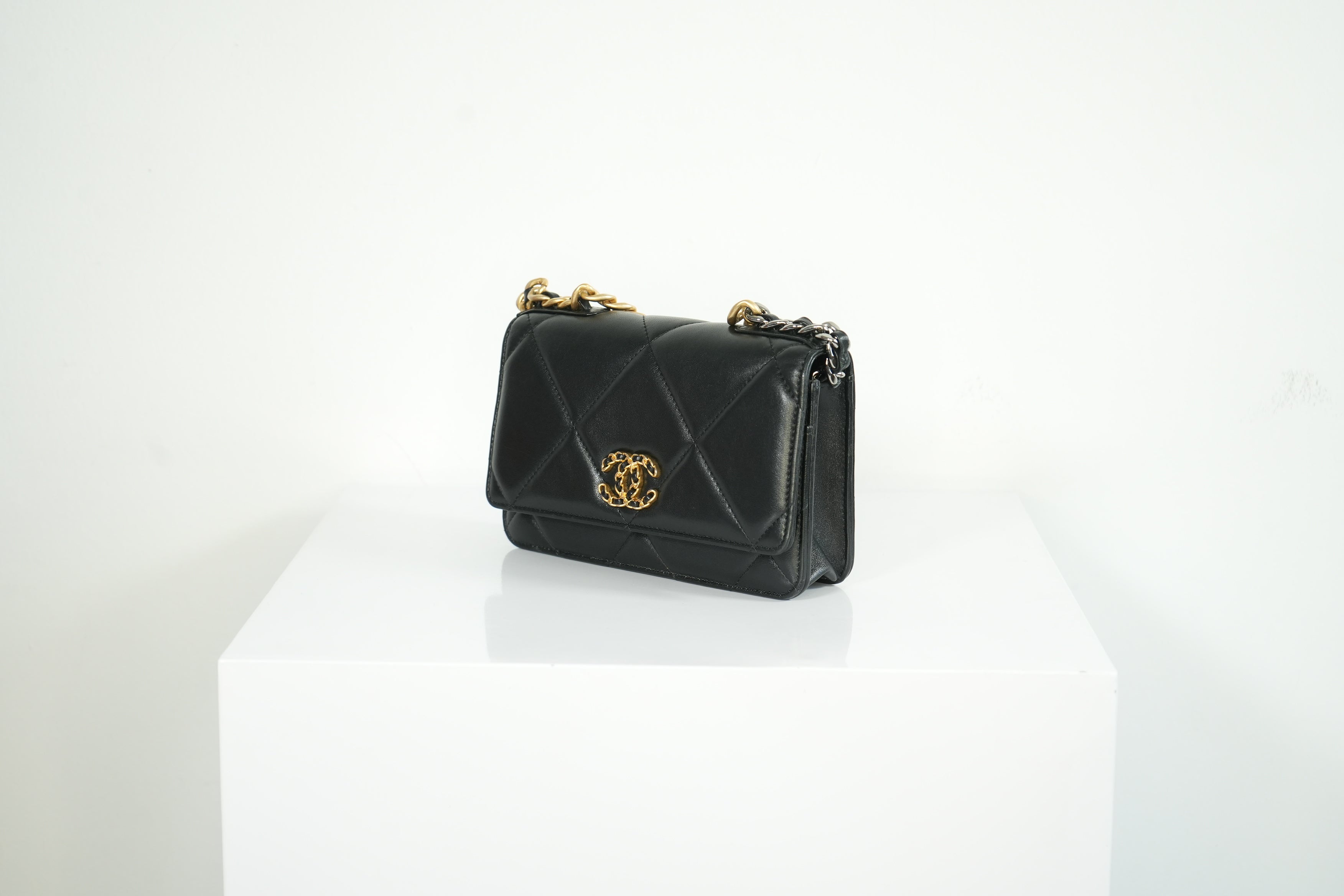 Chanel 19 Black Quilted Lambskin Wallet On Chain
