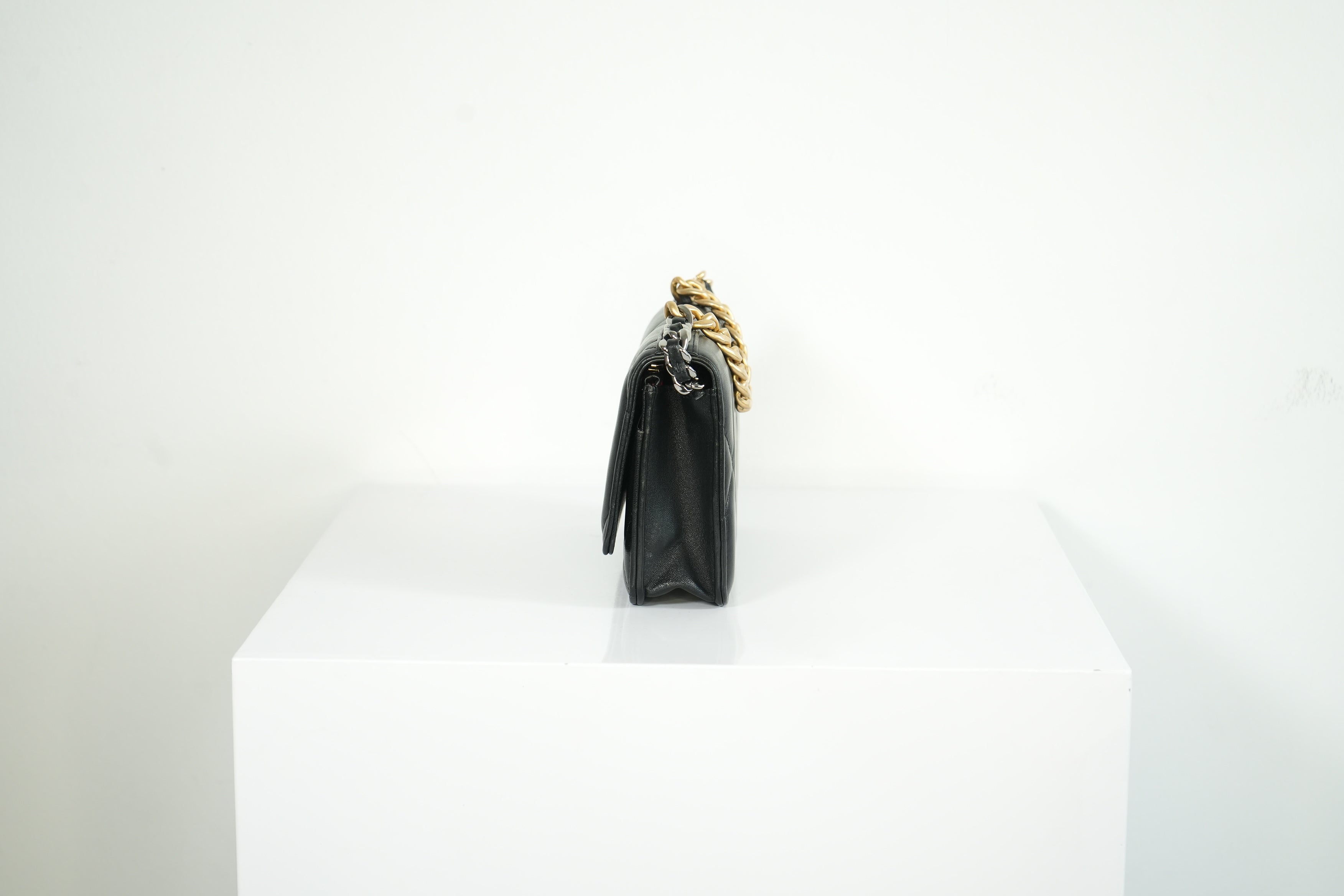 Chanel 19 Black Quilted Lambskin Wallet On Chain