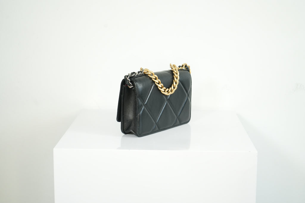 Chanel 19 Black Quilted Lambskin Wallet On Chain