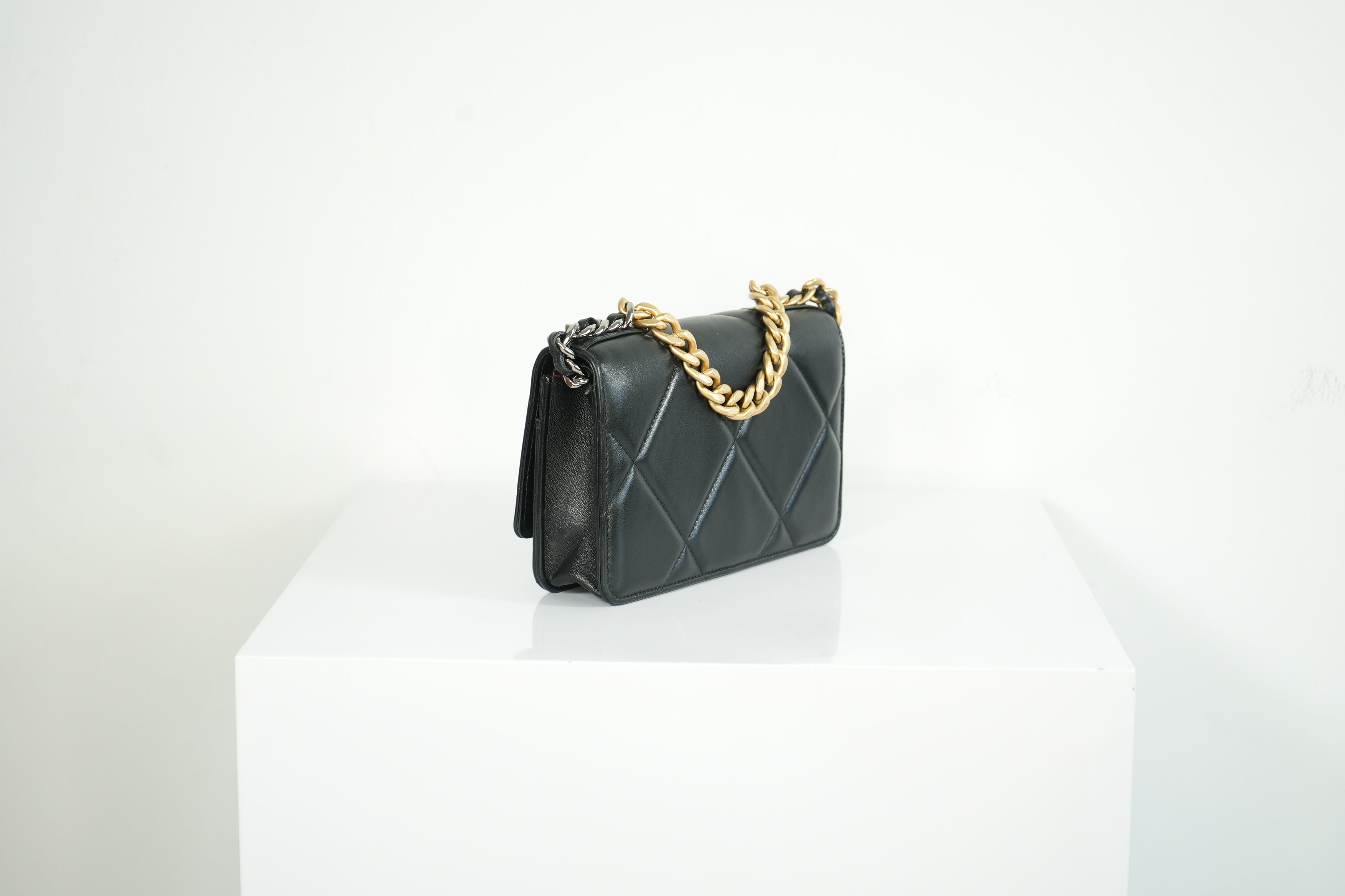 Chanel 19 Black Quilted Lambskin Wallet On Chain