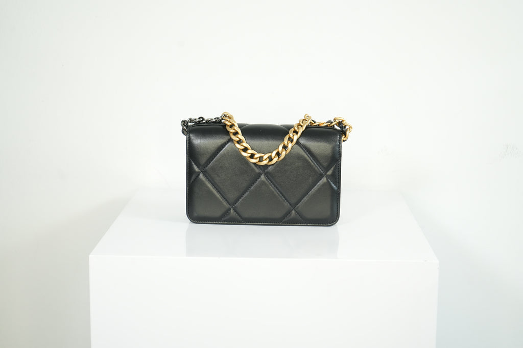 Chanel 19 Black Quilted Lambskin Wallet On Chain
