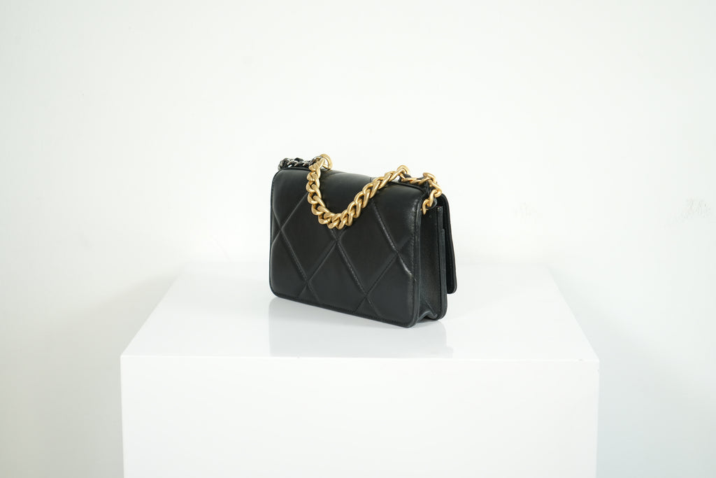 Chanel 19 Black Quilted Lambskin Wallet On Chain