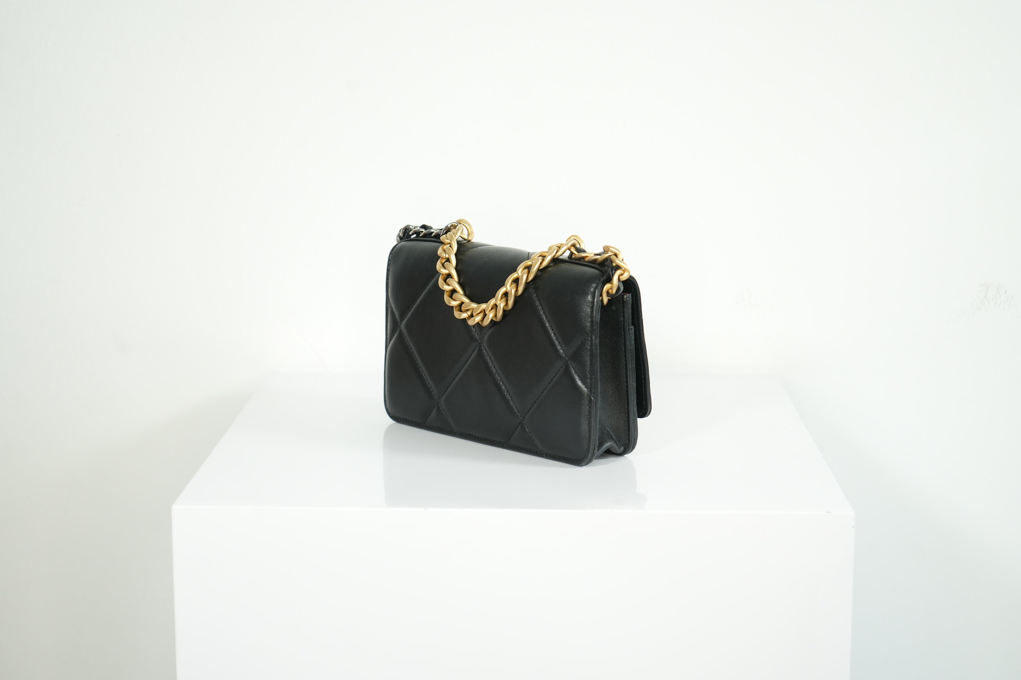 Chanel 19 Black Quilted Lambskin Wallet On Chain