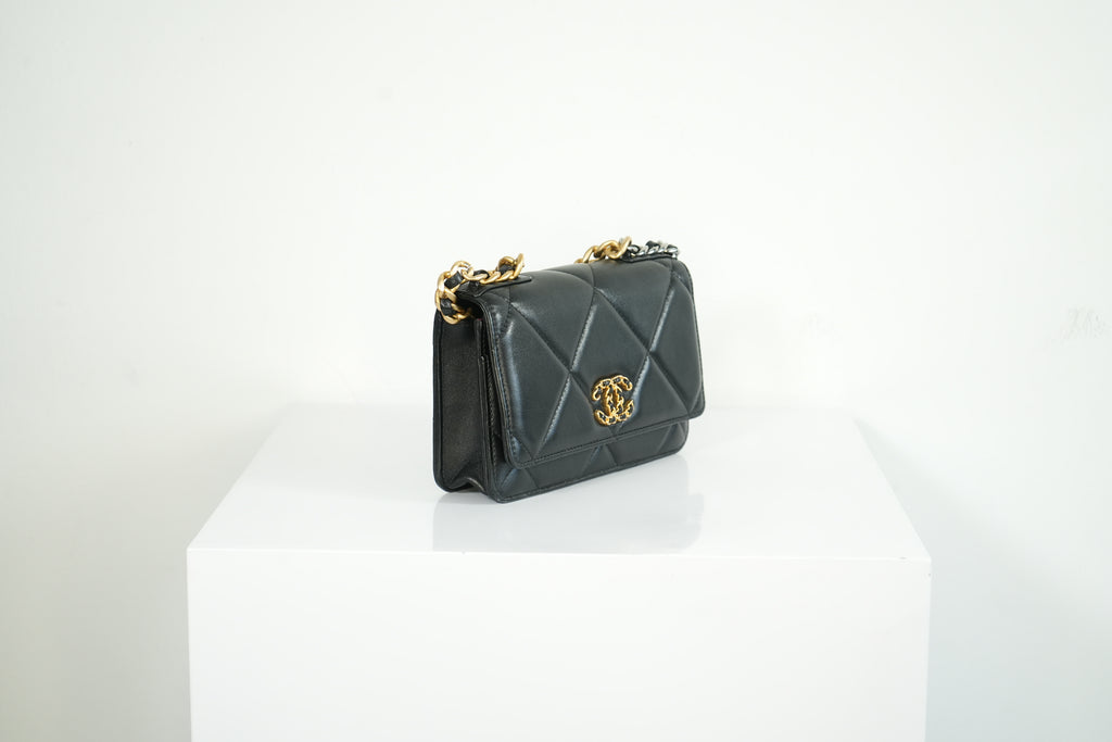 Chanel 19 Black Quilted Lambskin Wallet On Chain