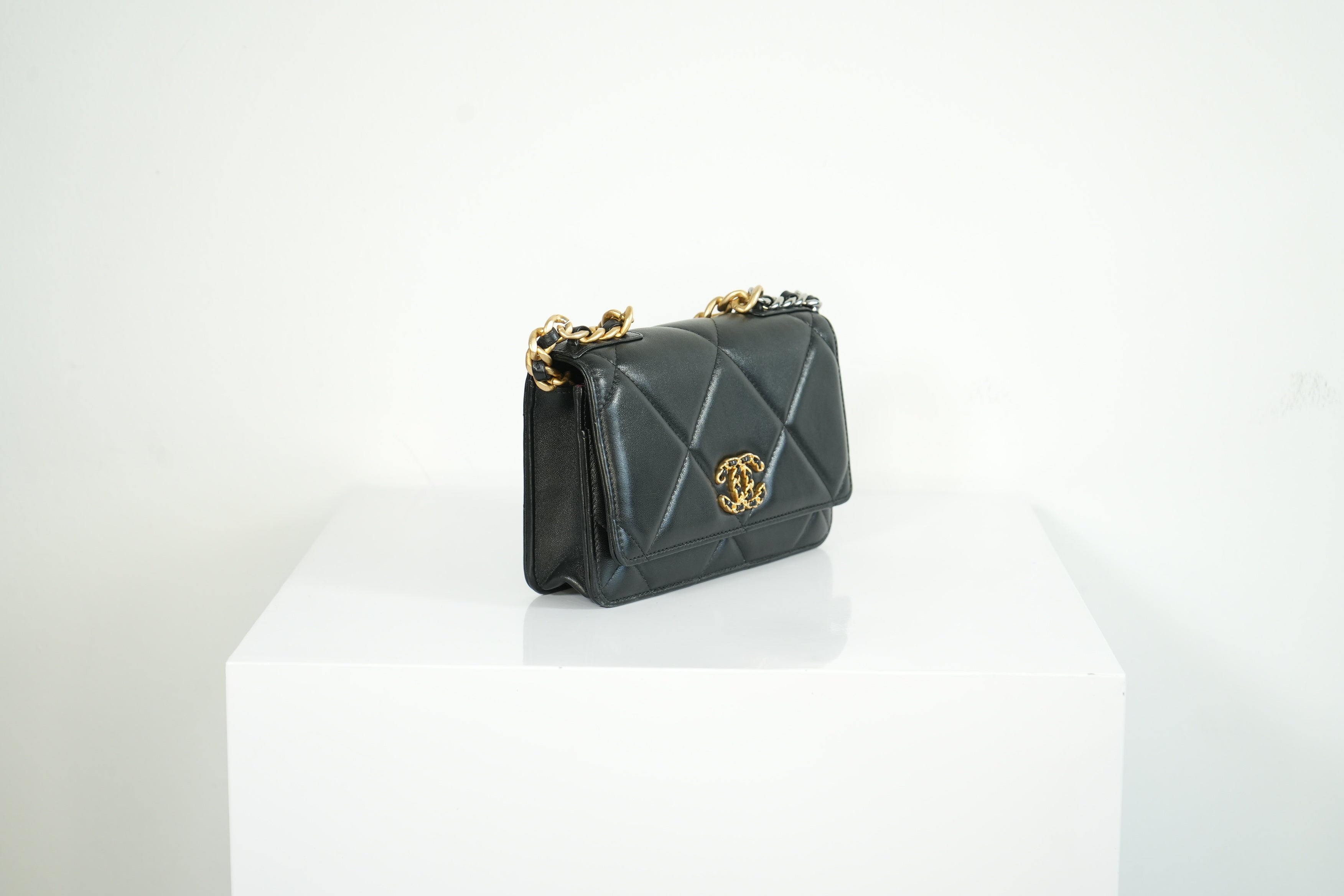 Chanel 19 Black Quilted Lambskin Wallet On Chain