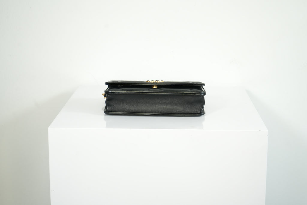 Chanel 19 Black Quilted Lambskin Wallet On Chain