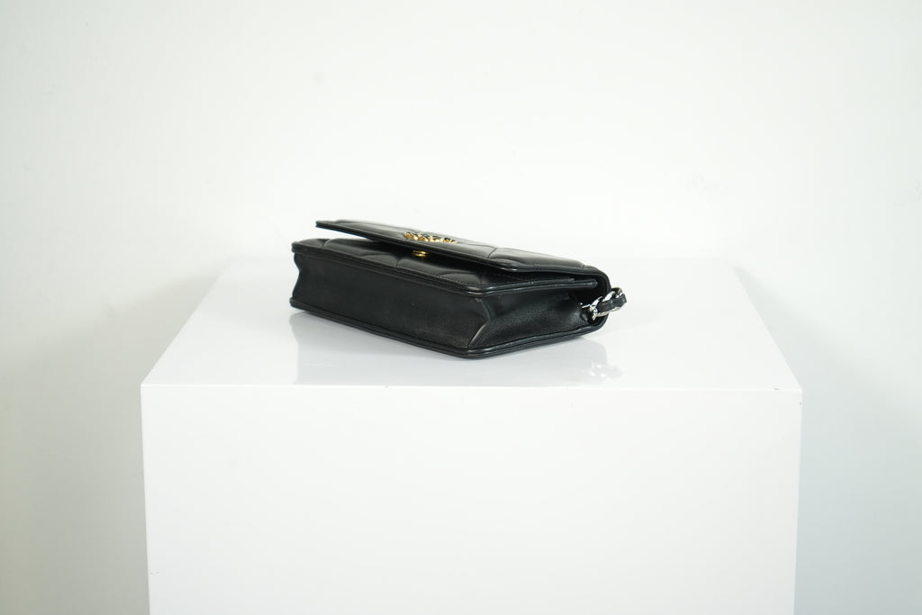 Chanel 19 Black Quilted Lambskin Wallet On Chain
