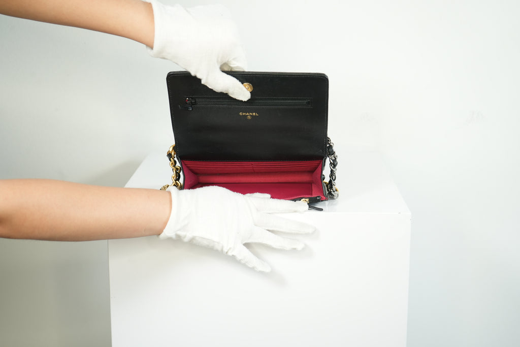 Chanel 19 Black Quilted Lambskin Wallet On Chain