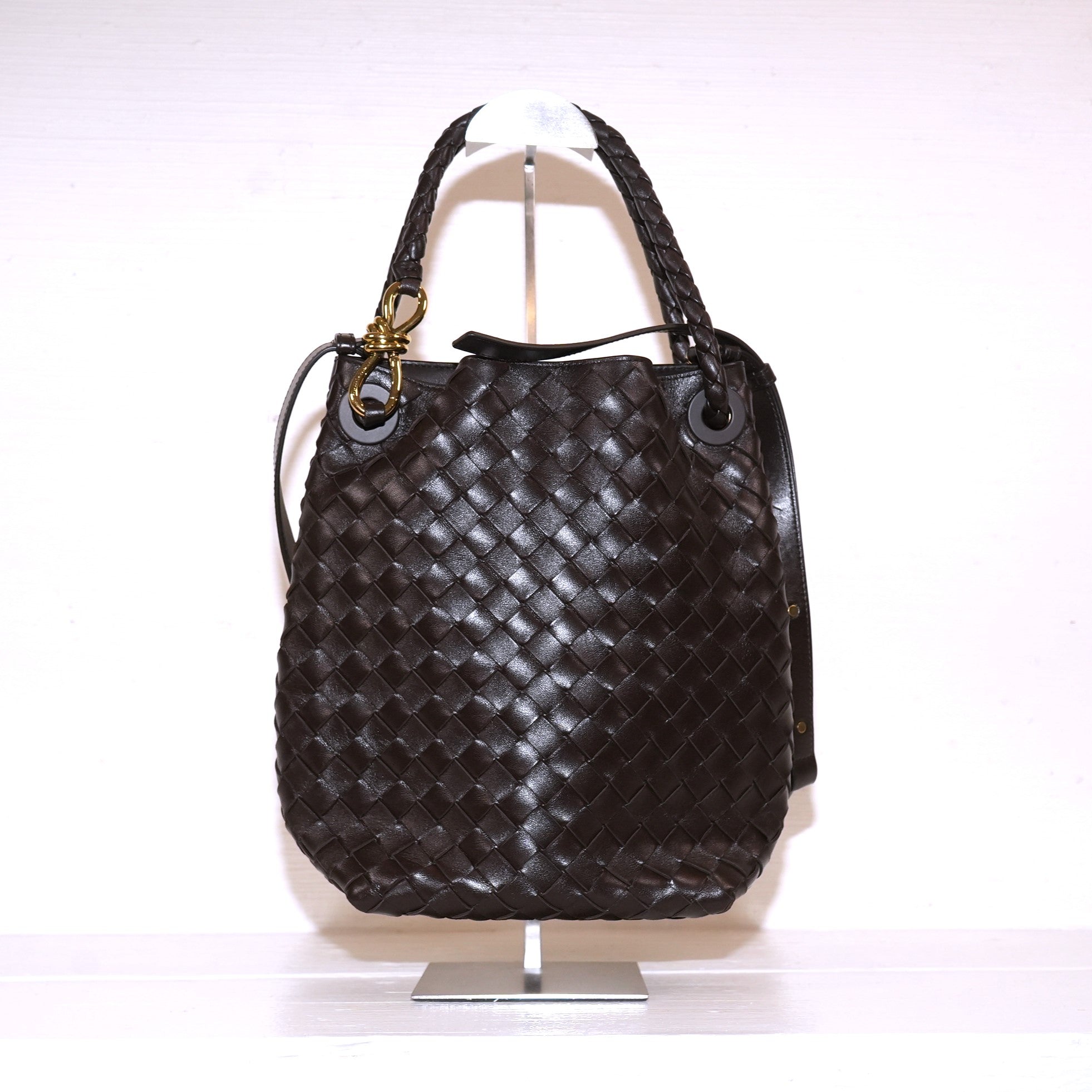 SF EXCLUSIVE: Bottega Veneta Andiamo Intrecciato Leather Bucket Bag in Fondant