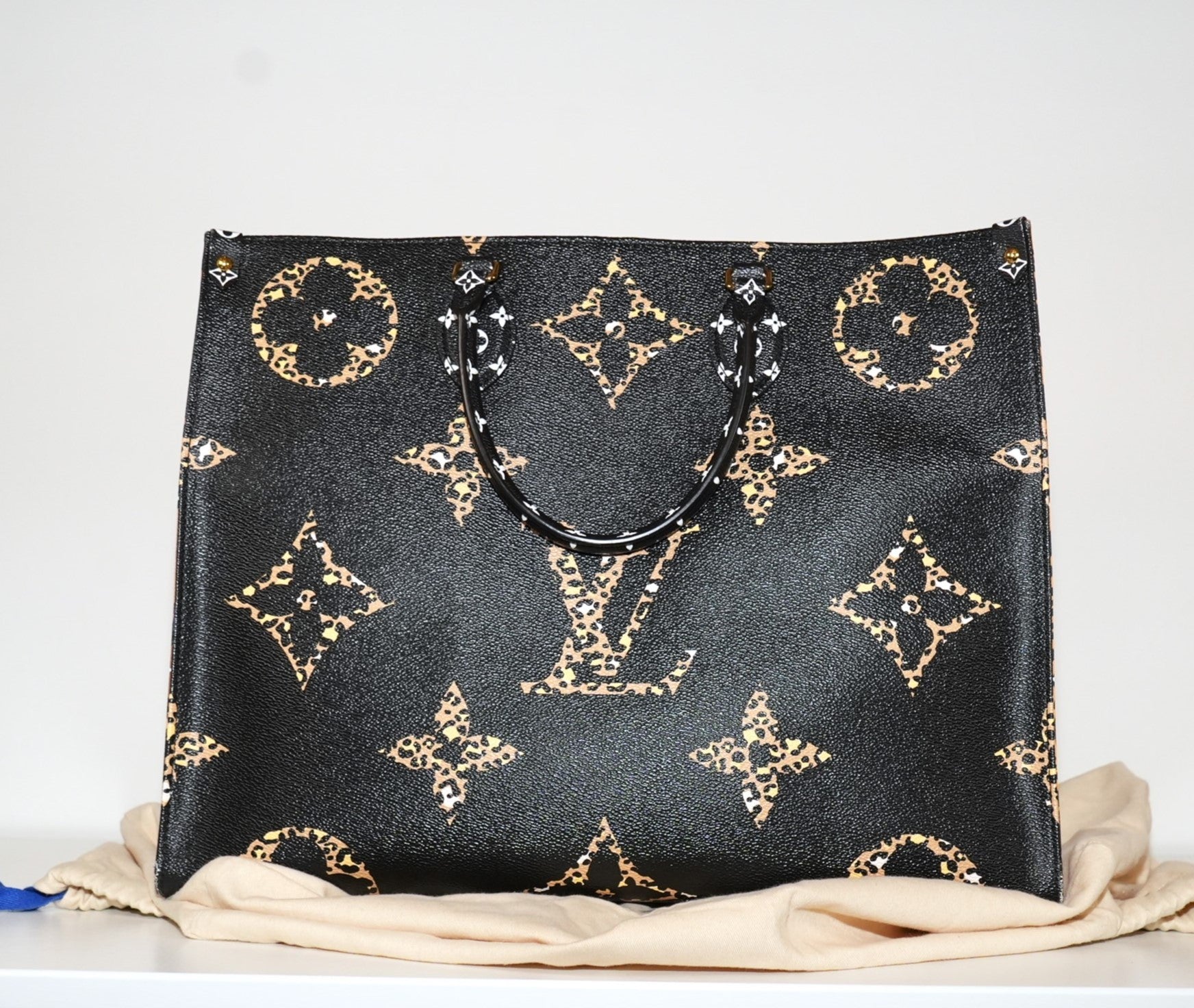 SF EXCLUSIVE: Louis Vuitton OnTheGo MM Safari Monogram Canvas Tote Bag