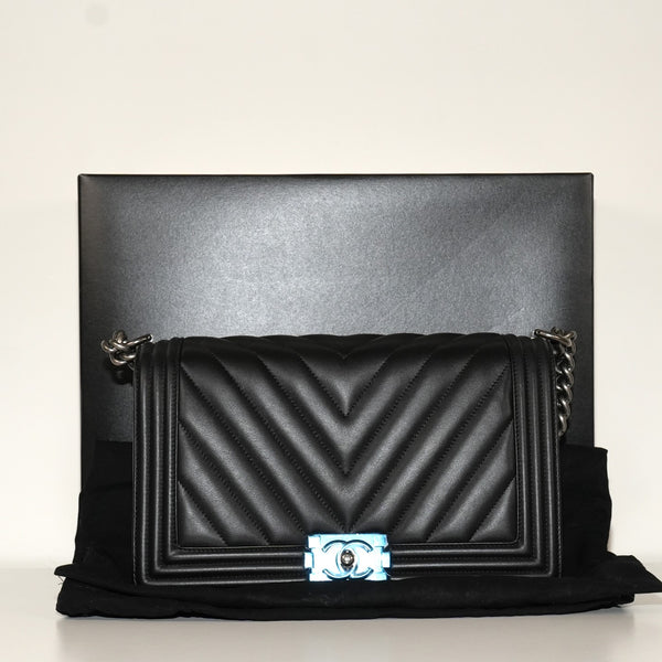 SF EXCLUSIVE: NEW Chanel Boy Bag Large Quilted Lambskin Leather Shoulder Bag