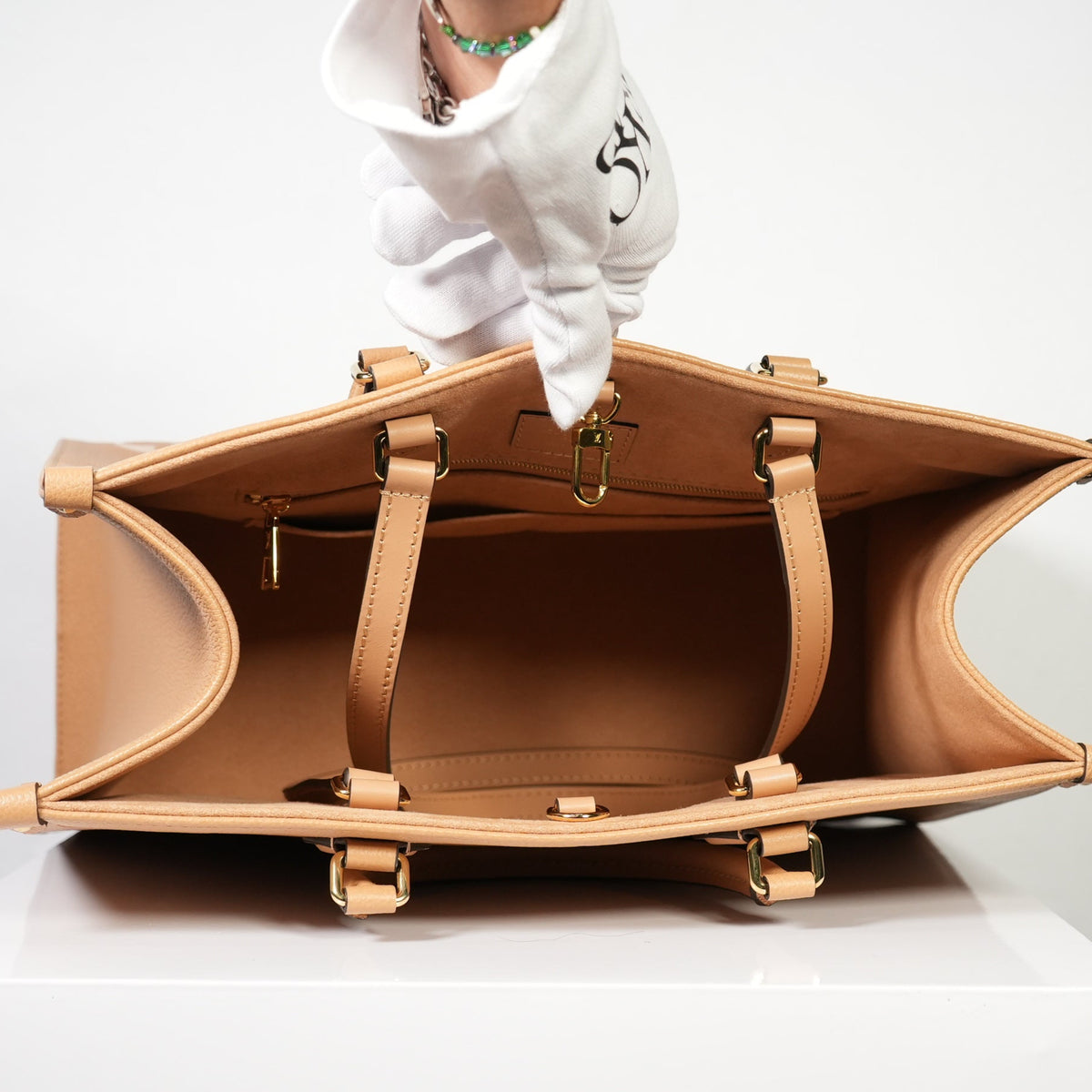 Louis Vuitton OnTheGo Empreinte Monogram Beige/Arizona Creme MM