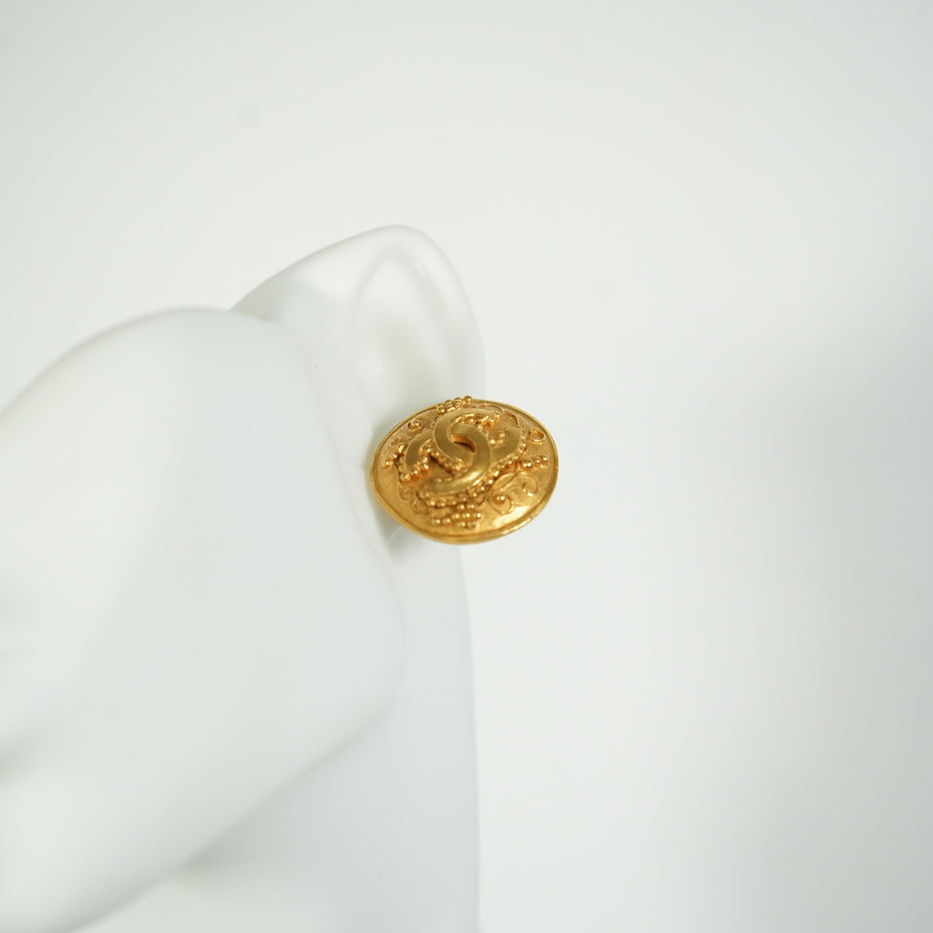 Chanel CC Logo Gold-Plated Clip On Earrings