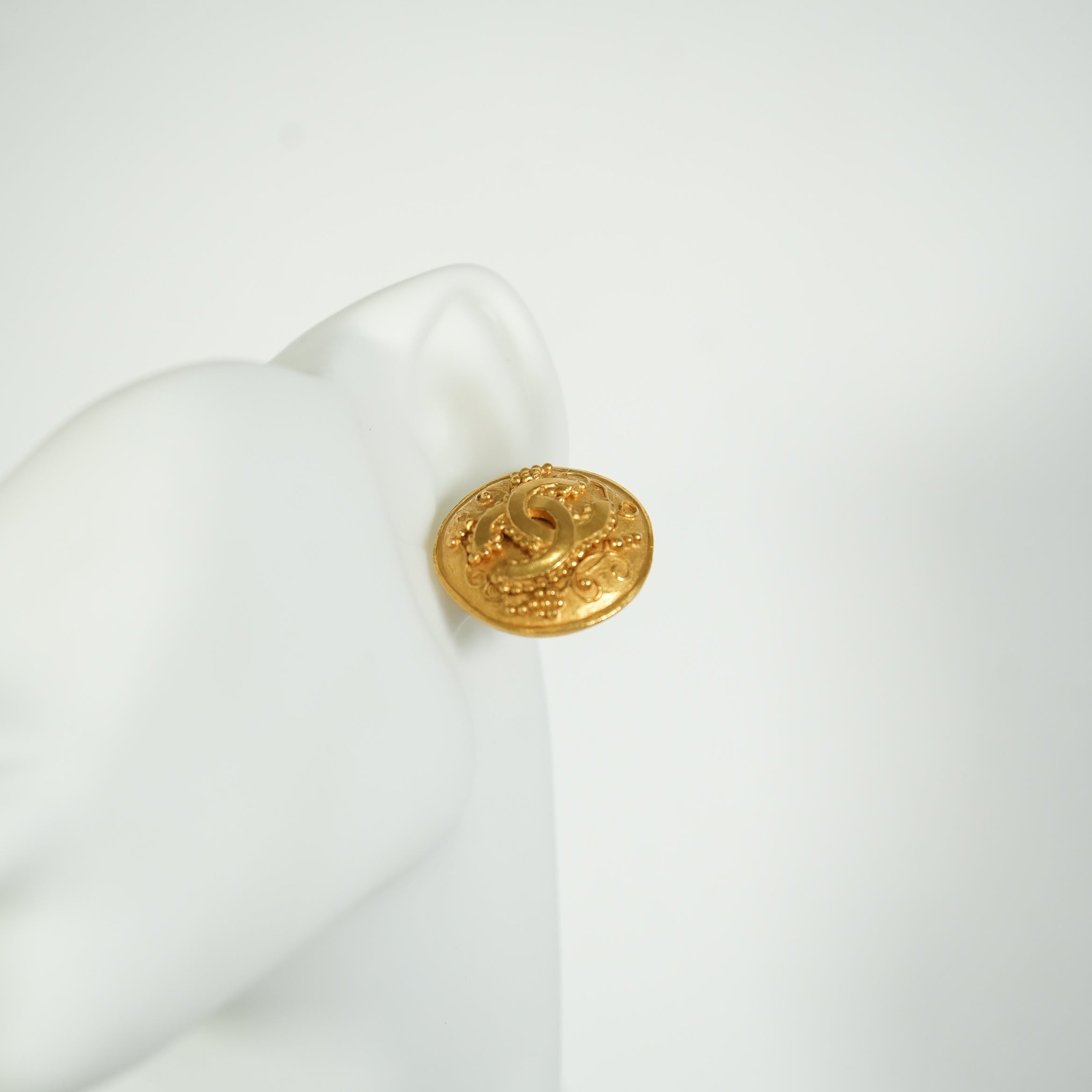 Chanel CC Logo Gold-Plated Clip On Earrings