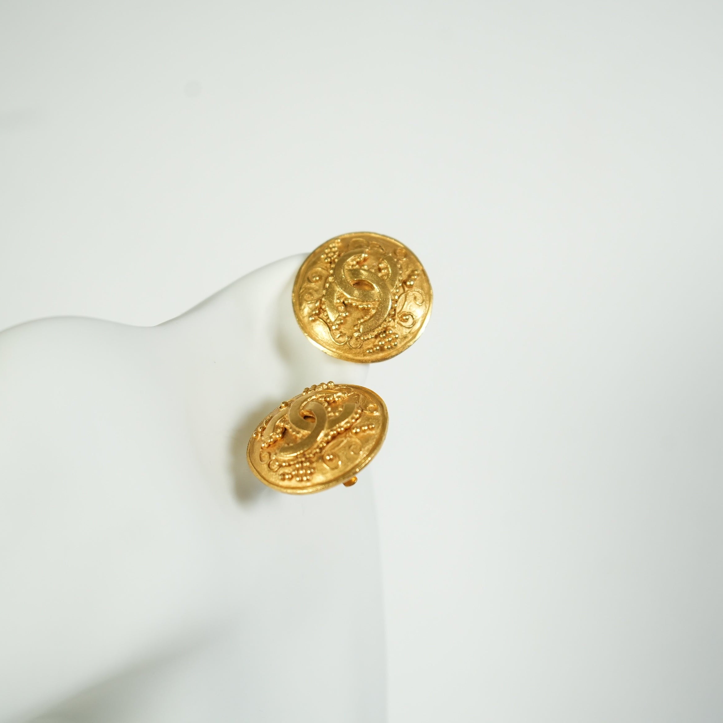 Chanel CC Logo Gold-Plated Clip On Earrings