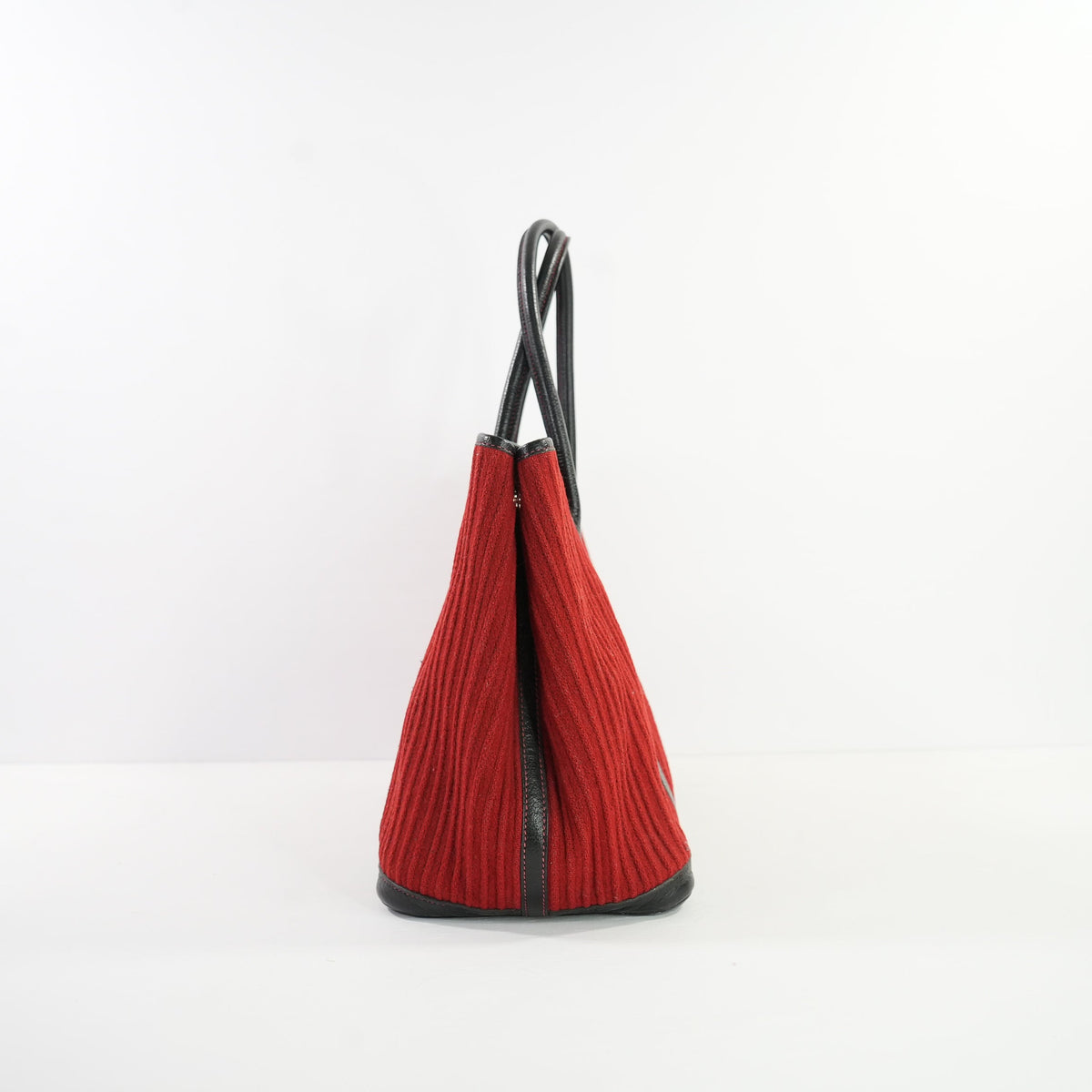 Hermes Red Ribbed Wool Garden Party Voyage W/Black Trim 49 Tote Bag