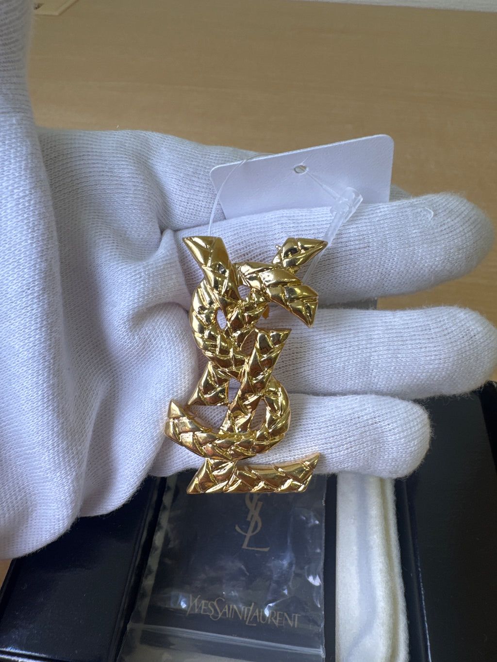 Japan Exclusive: Yves Saint Laurent Gold Brooch   Accessory