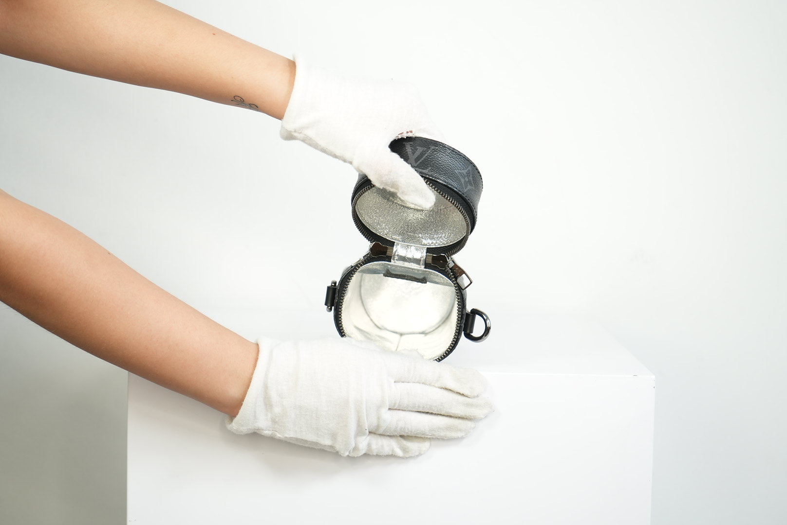 Louis Vuitton Monogram Eclipse Bottel Holder in Black w/dustbag