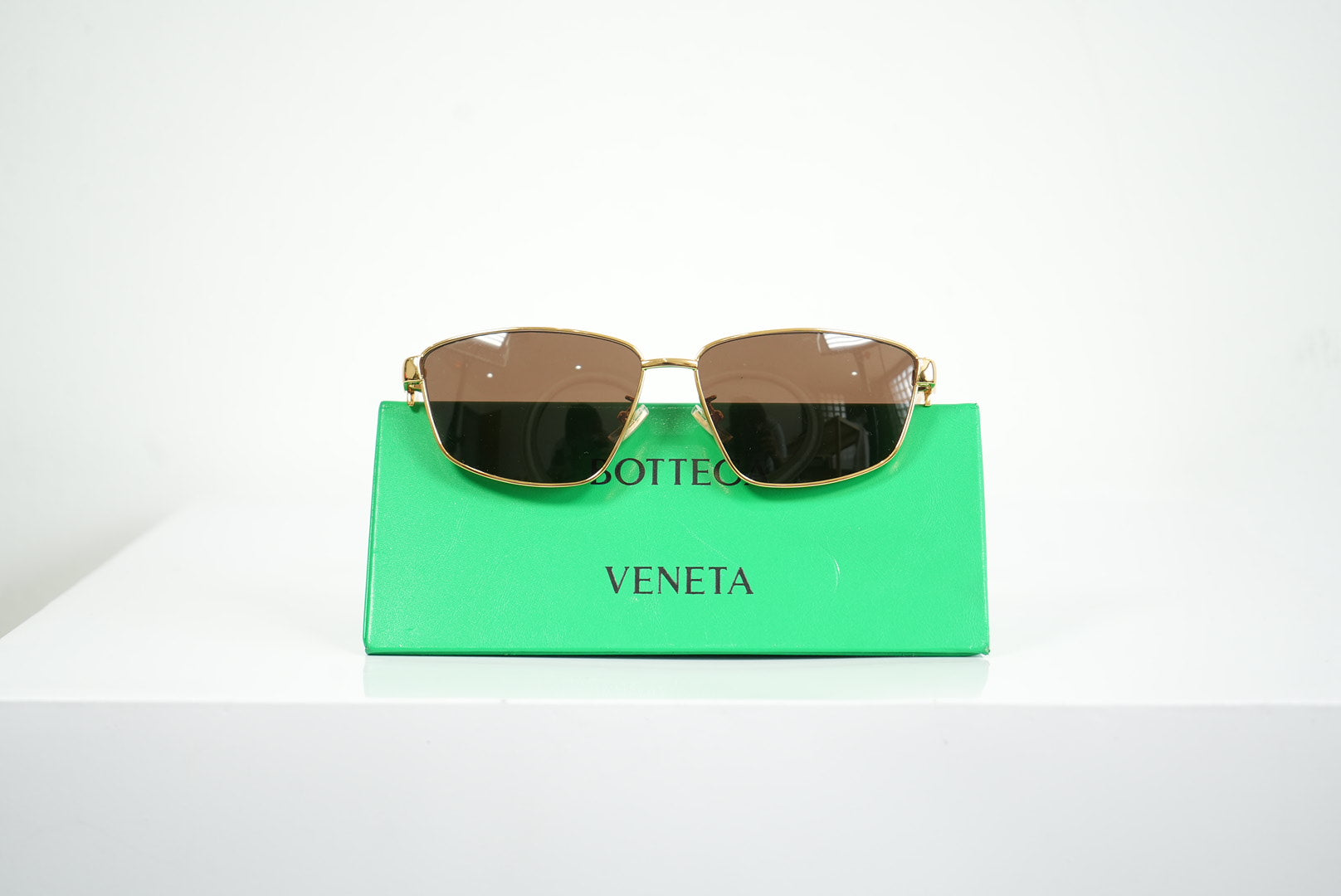 Bottega Veneta Rectangular Cat-Eye Sunglasses (Full Set)