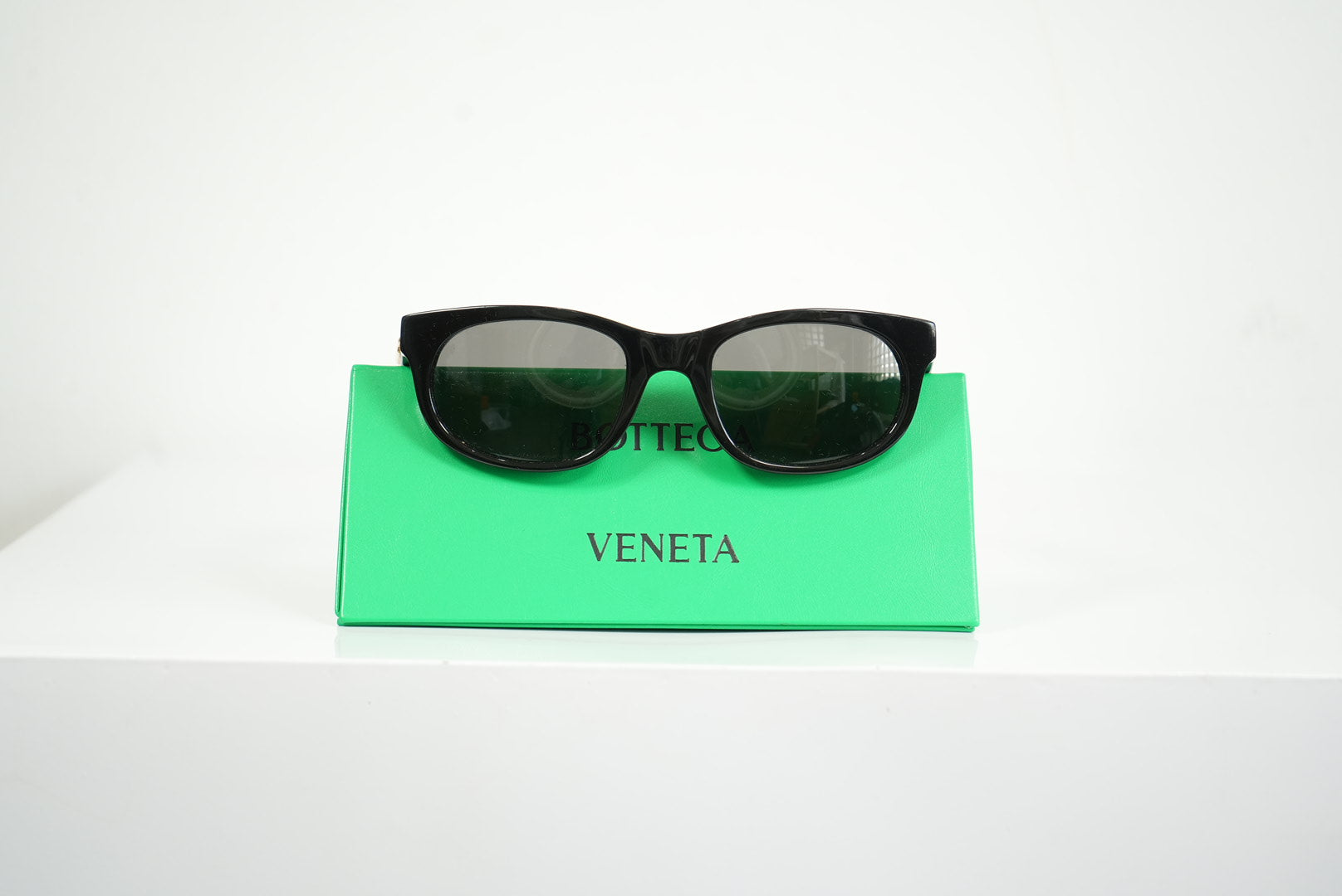 Bottega Veneta black rectangular sunglasses, full set