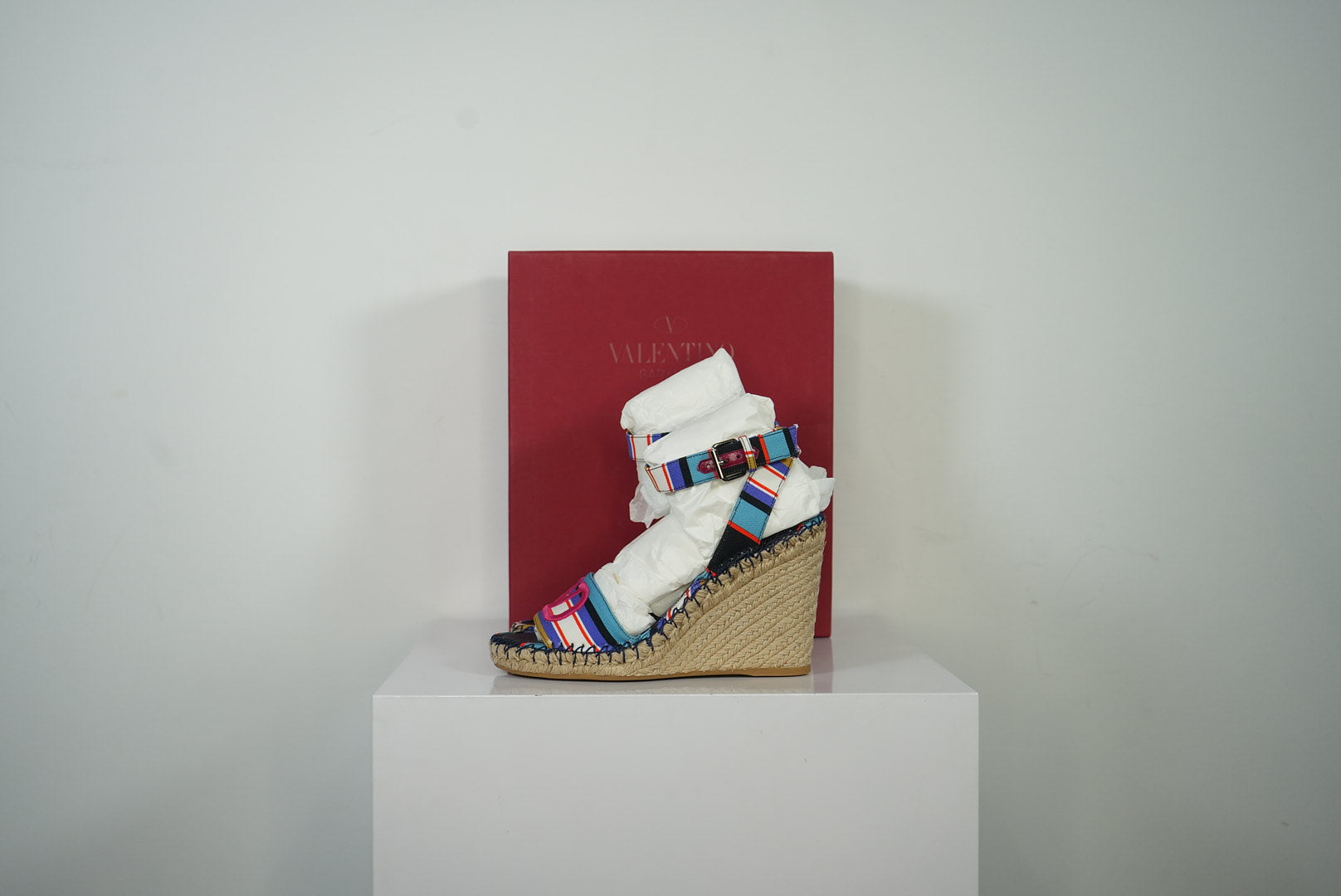 Valentino Garavani Vlogo Pop Baiadera Espadrille Platform Wedge Sandal Size 39