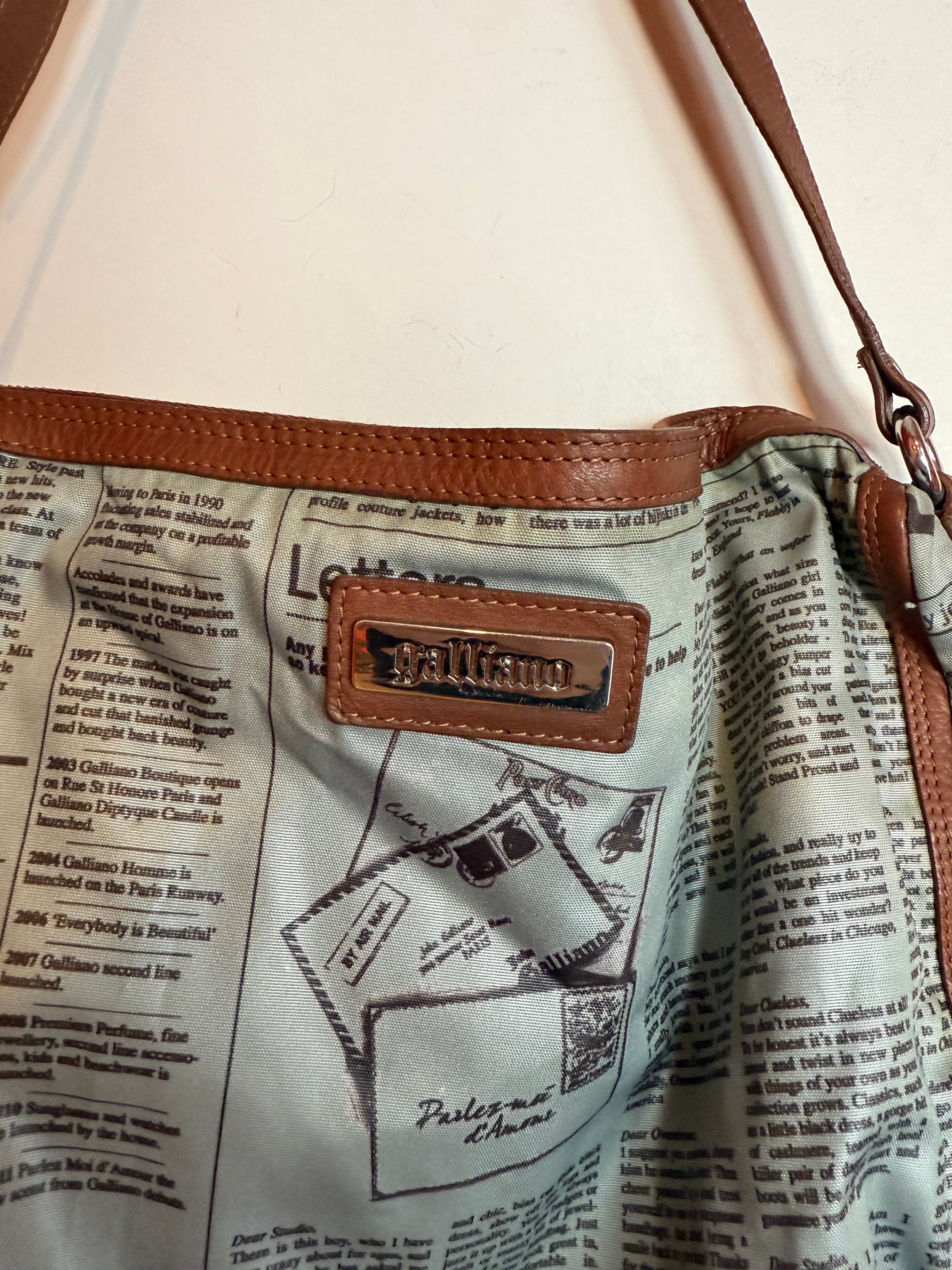 バッグ John galliano news paper shoulder bag Vintage John Galliano Gazette Newspaper Print Shoulder Bag